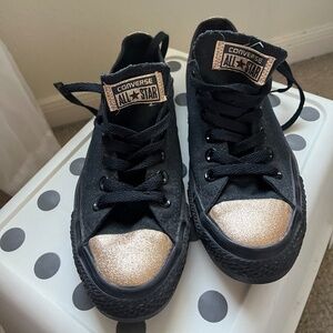 UNISEX Black with gold tipped Converse